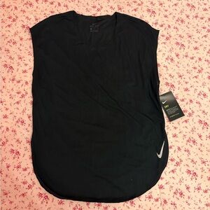 New NWT Nike dry dri-fit women’s medium top black sleeveless gym